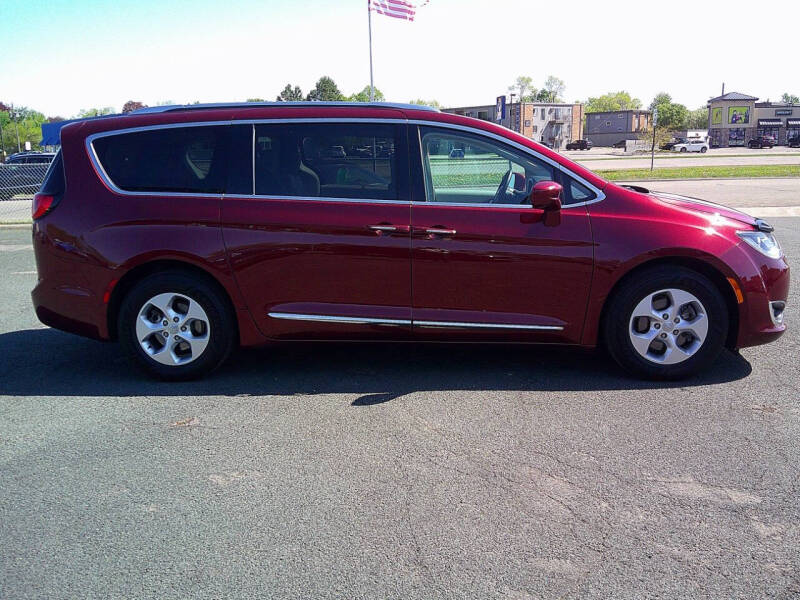 2017 Chrysler Pacifica Touring-L Plus