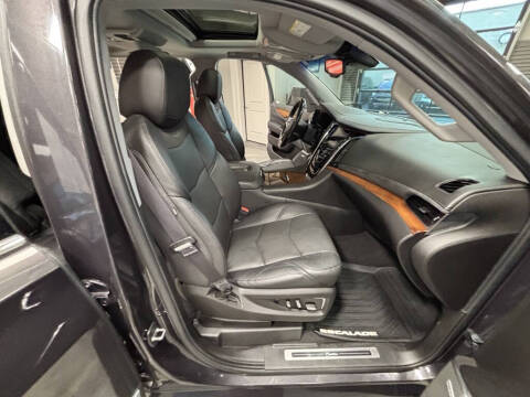 2016 Cadillac Escalade Luxury Collection