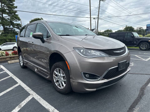 2017 Chrysler Pacifica Touring-L