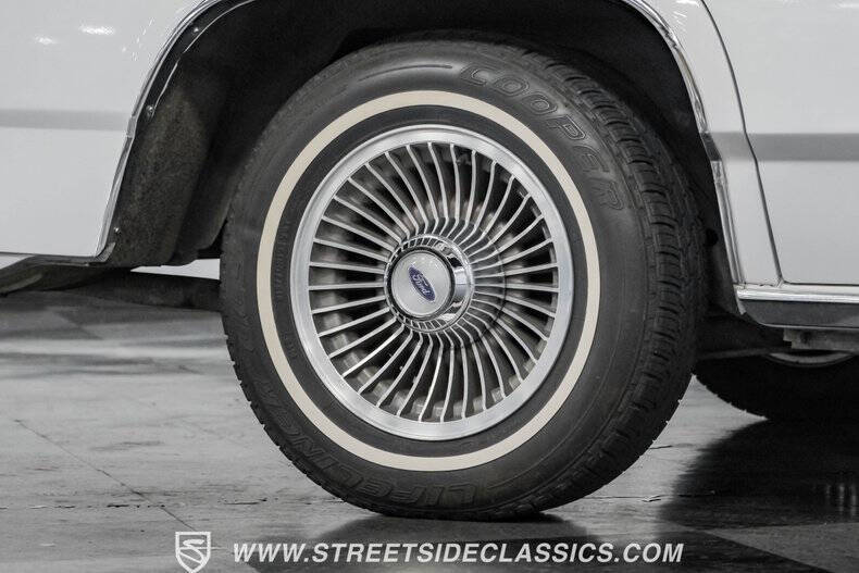 1990 Ford LTD Crown Victoria