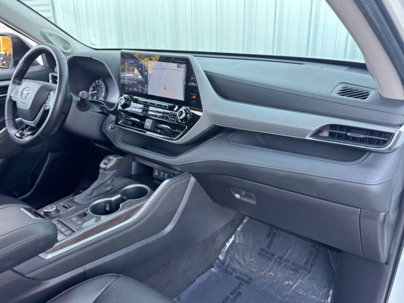 2022 Toyota Highlander Platinum