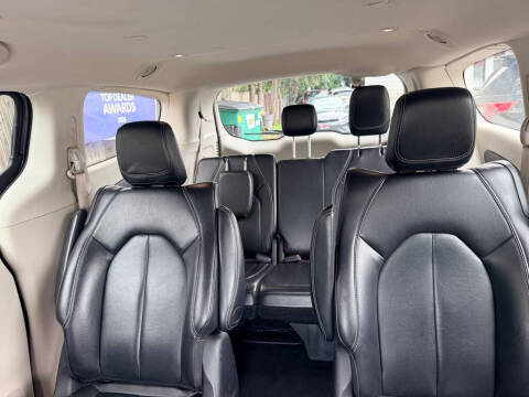 2022 Chrysler Pacifica Hybrid Touring L