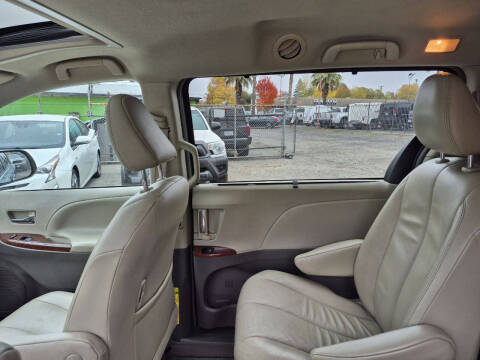 2014 Toyota Sienna XLE 8-Passenger