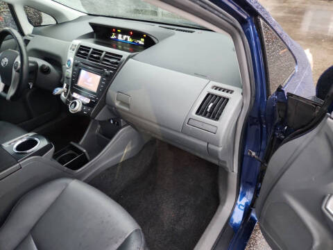 2013 Toyota Prius v Five