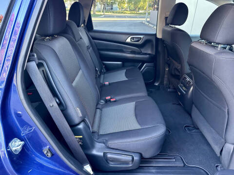 2019 Nissan Pathfinder SV