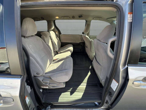 2015 Toyota Sienna LE 8-Passenger