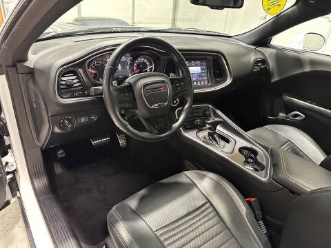 2016 Dodge Challenger 392 HEMI Scat Pack Shaker