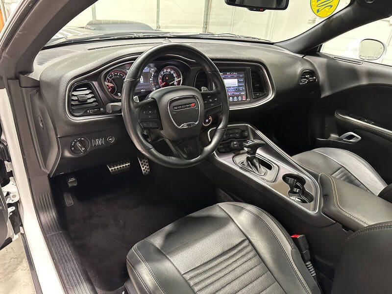 2016 Dodge Challenger 392 HEMI Scat Pack Shaker