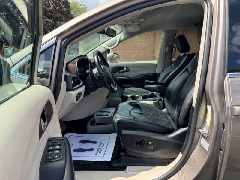 2017 Chrysler Pacifica Touring-L