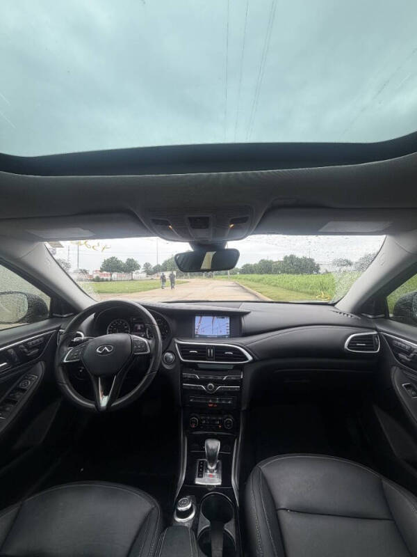 2018 Infiniti QX30 Essential