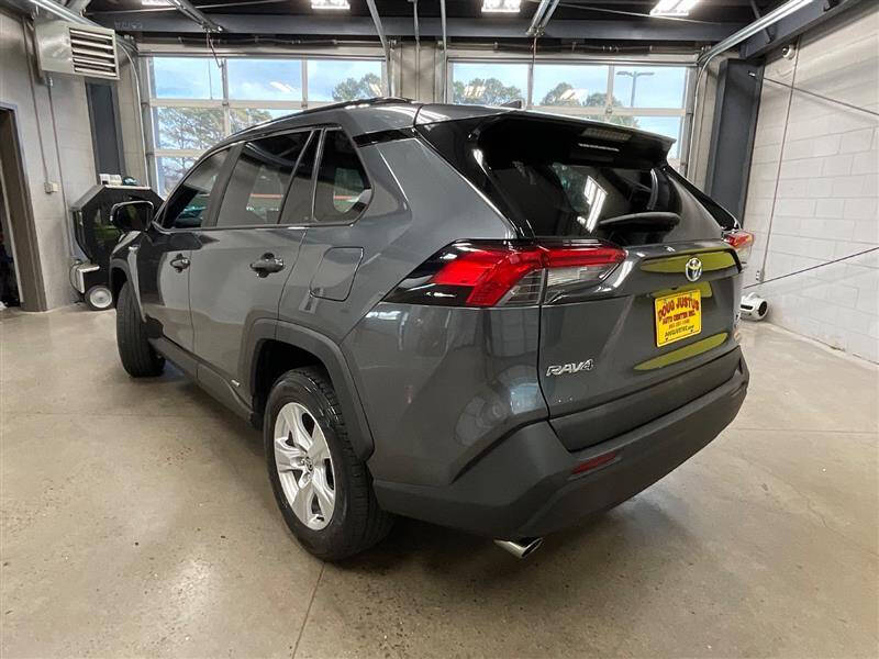 2021 Toyota RAV4 Hybrid XLE