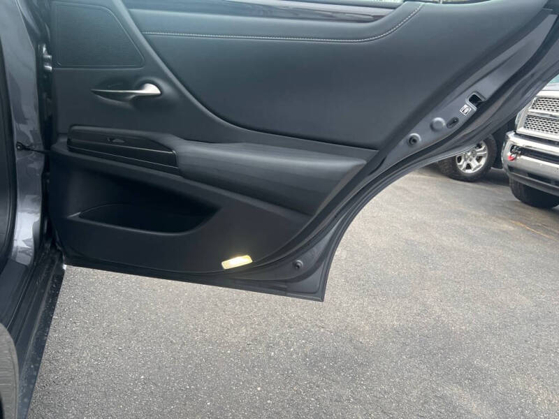 2019 Lexus ES 300h