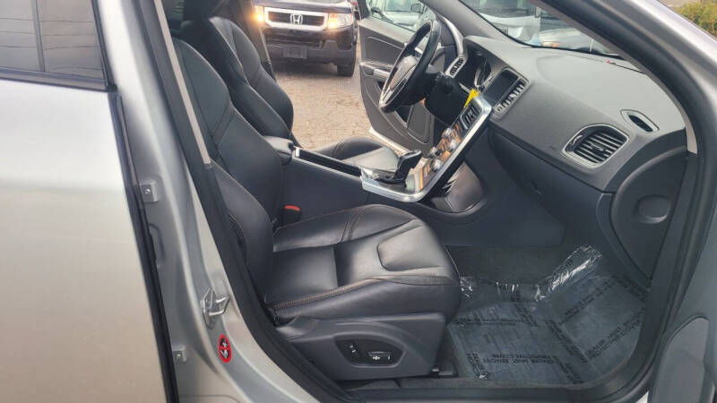 2016 Volvo V60 Cross Country T5