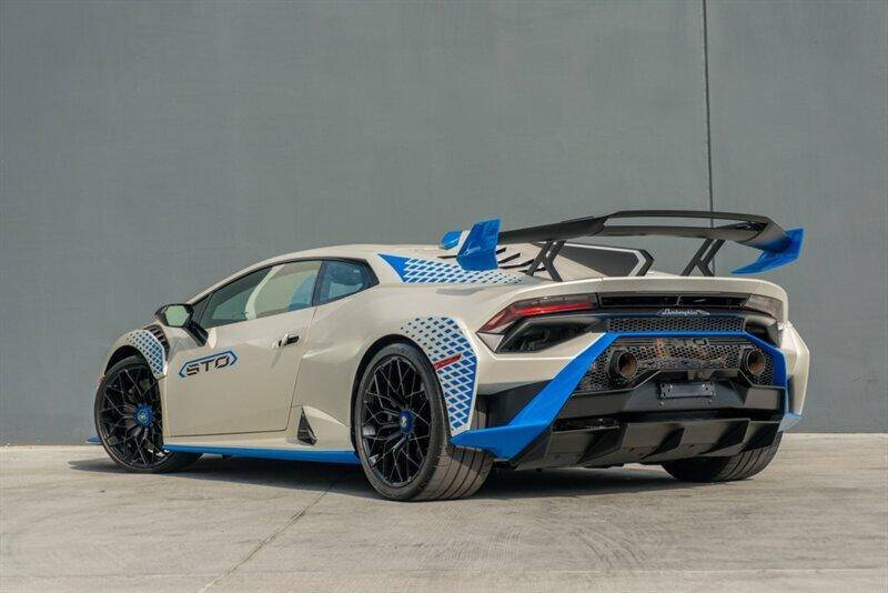 2022 Lamborghini Huracan STO
