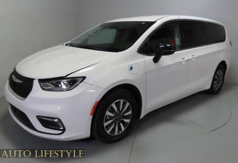 2024 Chrysler Pacifica Plug-In Hybrid S Appearance