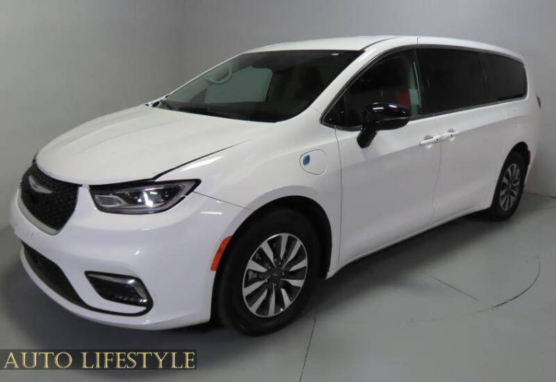 2024 Chrysler Pacifica Plug-In Hybrid S Appearance