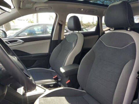 2025 Volkswagen Taos SE