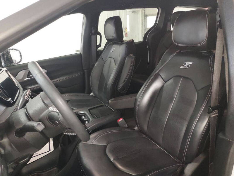 2024 Chrysler Pacifica Plug-In Hybrid Select