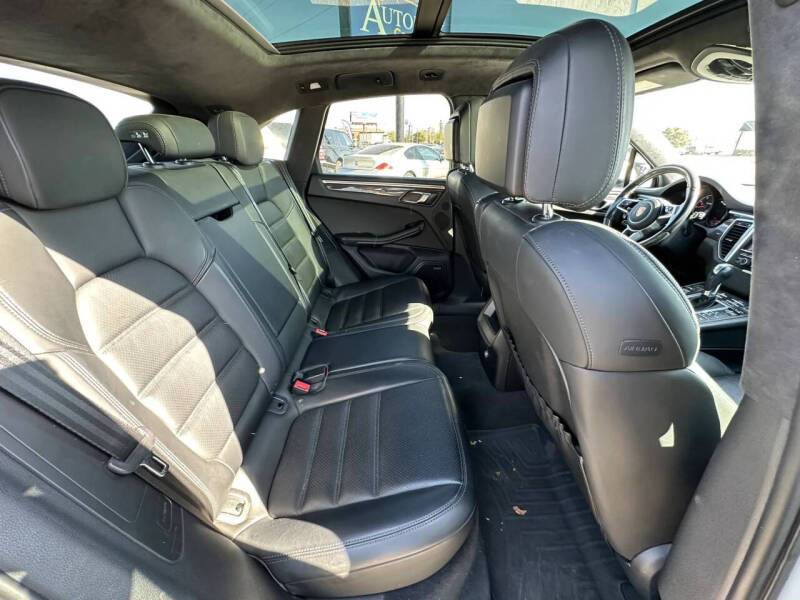 2015 Porsche Macan Turbo