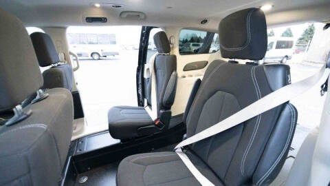 2022 Chrysler Voyager LX