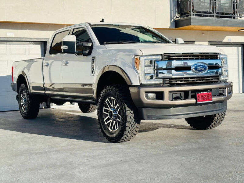 2019 Ford F-350 Super Duty King Ranch's photo
