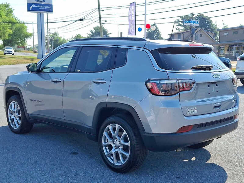 2023 Jeep Compass Latitude Lux