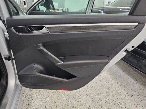 2016 Volkswagen Passat V6 SEL Premium