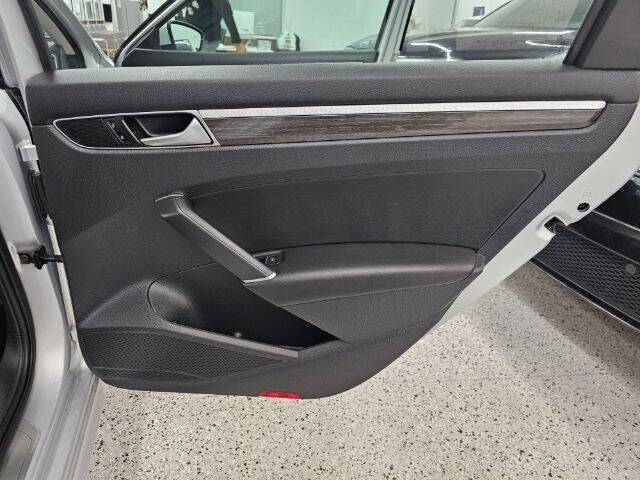 2016 Volkswagen Passat V6 SEL Premium