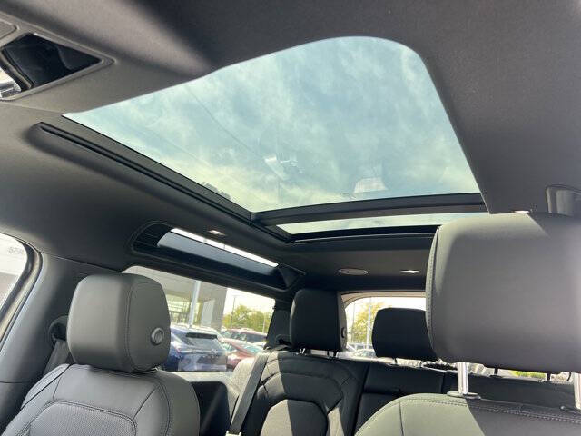 2025 Land Rover Defender 90 P400 X-Dynamic SE