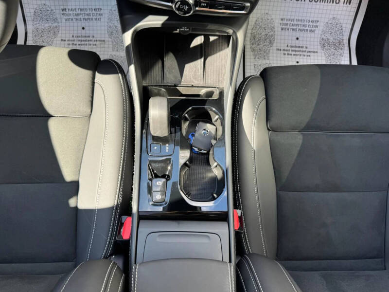 2025 Volvo XC40 B5 Plus Dark Theme