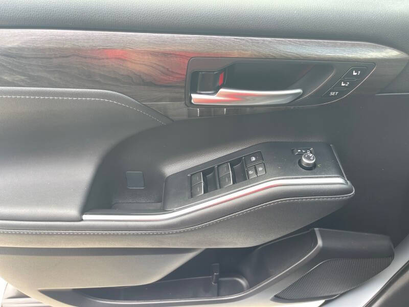 2023 Toyota Highlander Platinum