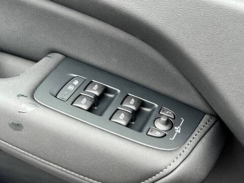 2026 Volvo XC60 B5 Ultra Black Edition