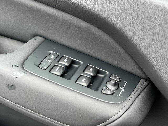 2026 Volvo XC60 B5 Ultra Black Edition