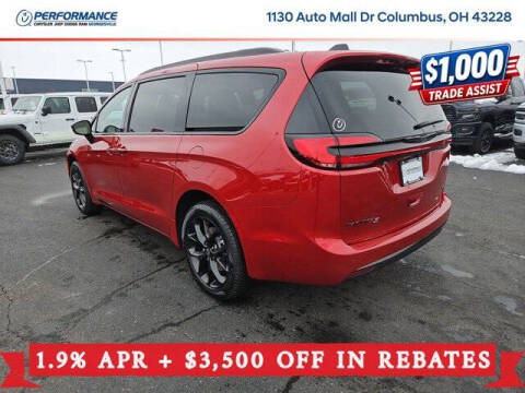 2026 Chrysler Pacifica Select