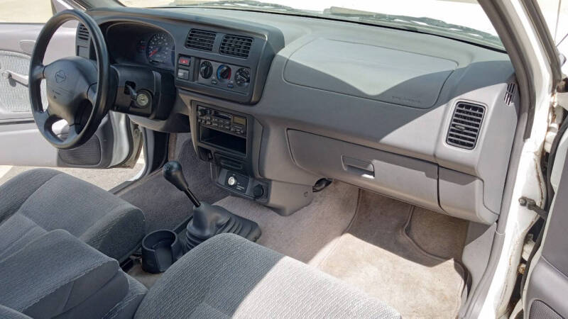 2000 Nissan Frontier XE