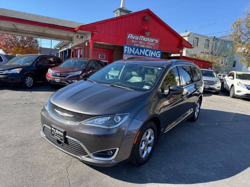 2017 Chrysler Pacifica Touring-L Plus