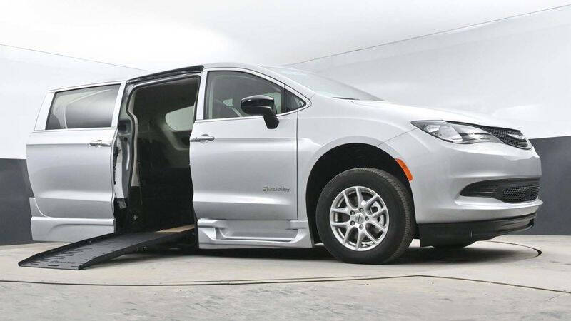 2024 Chrysler Voyager LX