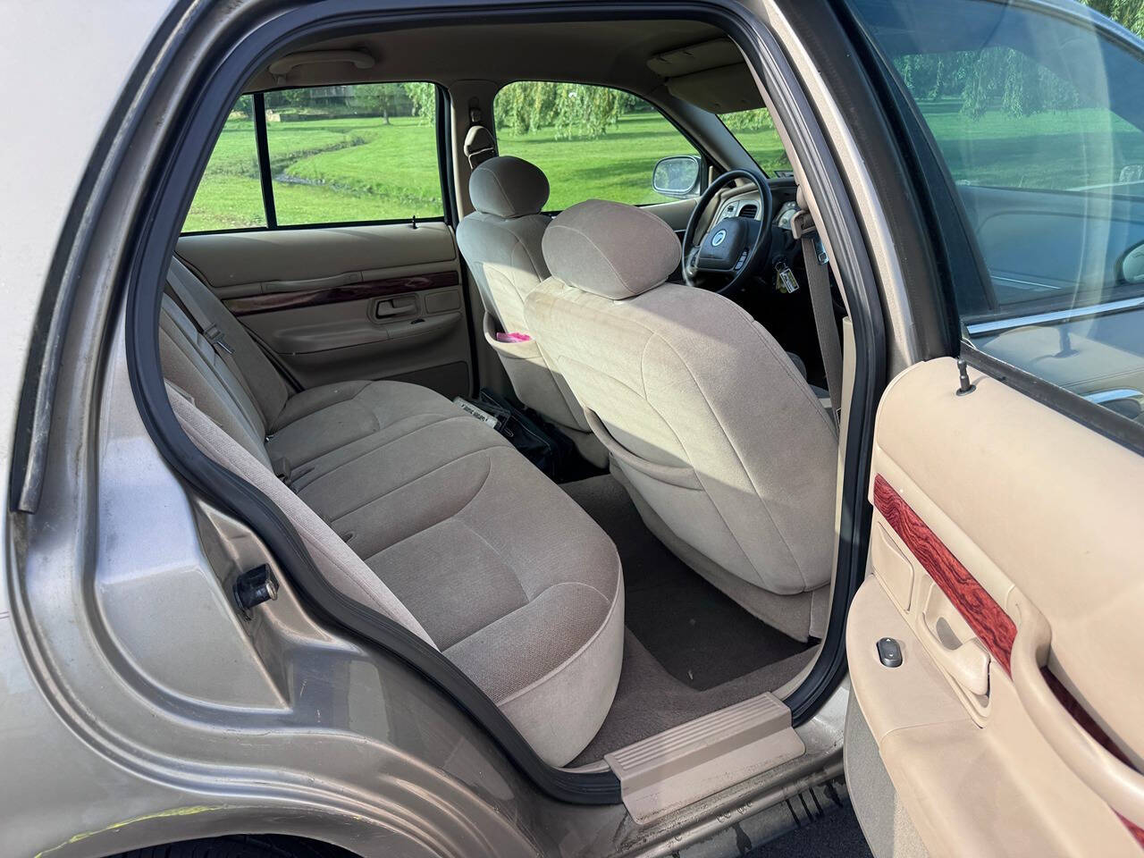 2002 Mercury Grand Marquis 8