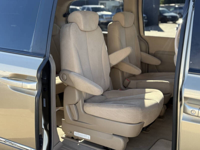 2007 Hyundai Entourage SE