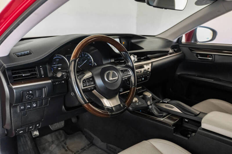 2018 Lexus ES 300h