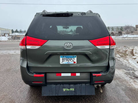 2013 Toyota Sienna XLE Mobility 7-Passenger