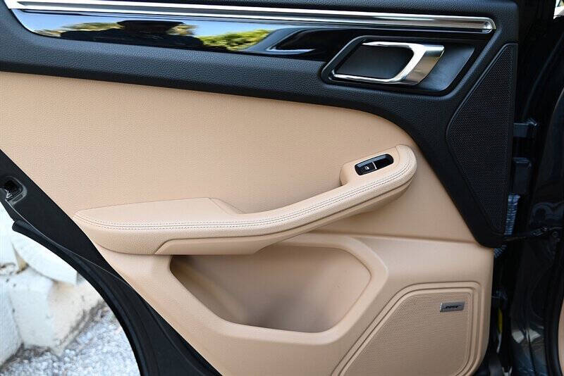 2017 Porsche Macan 31