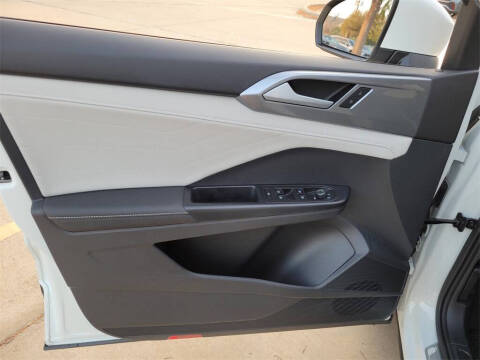 2025 Volkswagen Taos SEL 4Motion