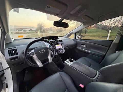 2013 Toyota Prius v Five