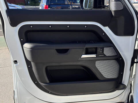 2024 Land Rover Defender 130 P400 X-Dynamic SE