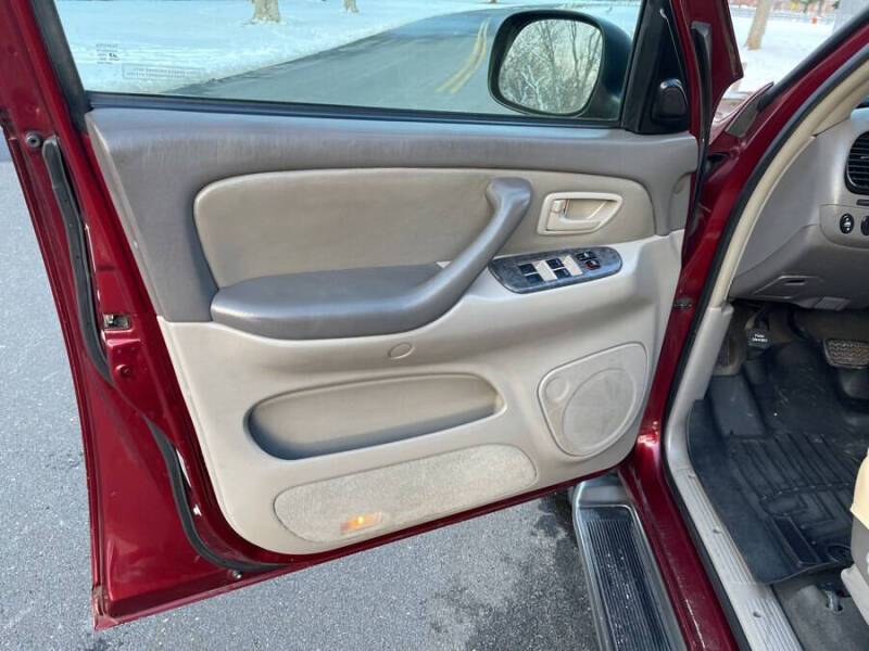 2004 Toyota Sequoia SR5