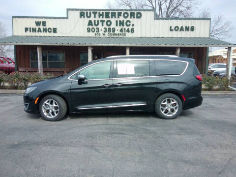 2017 Chrysler Pacifica for sale at RUTHERFORD AUTO SALES in Fairfield TX