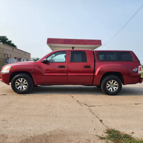 2008 Mitsubishi Raider LS