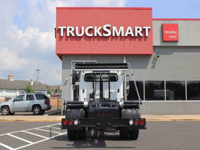 2024 Freightliner M2 106