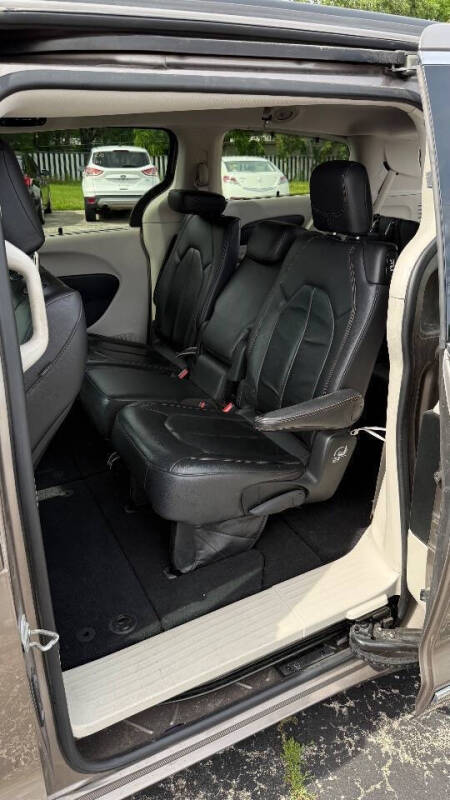 2017 Chrysler Pacifica Touring-L